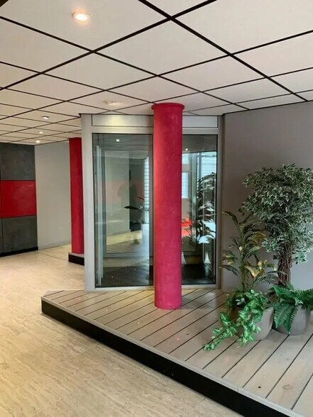 Office in Montagny for lease - Building Photo - Image 2 of 7