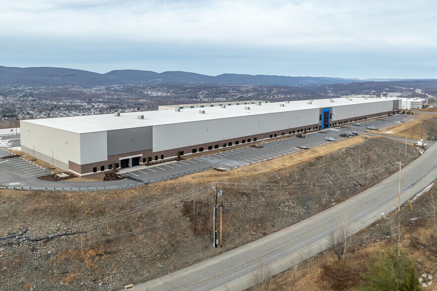 36 Valley View Dr, Jessup, PA for sale - Primary Photo - Image 1 of 1