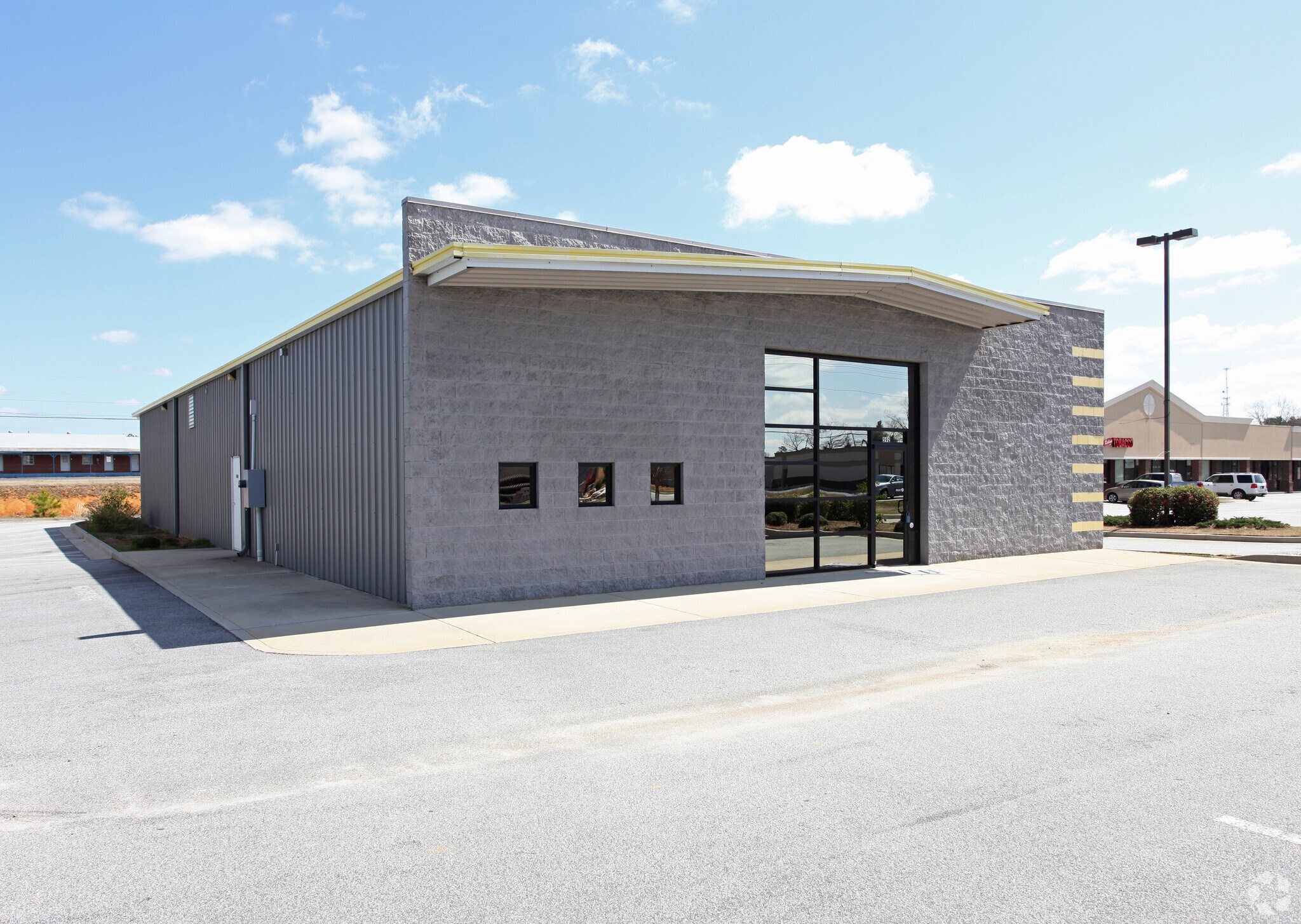 592 Carl Vinson Pky, Warner Robins, GA for sale Primary Photo- Image 1 of 1