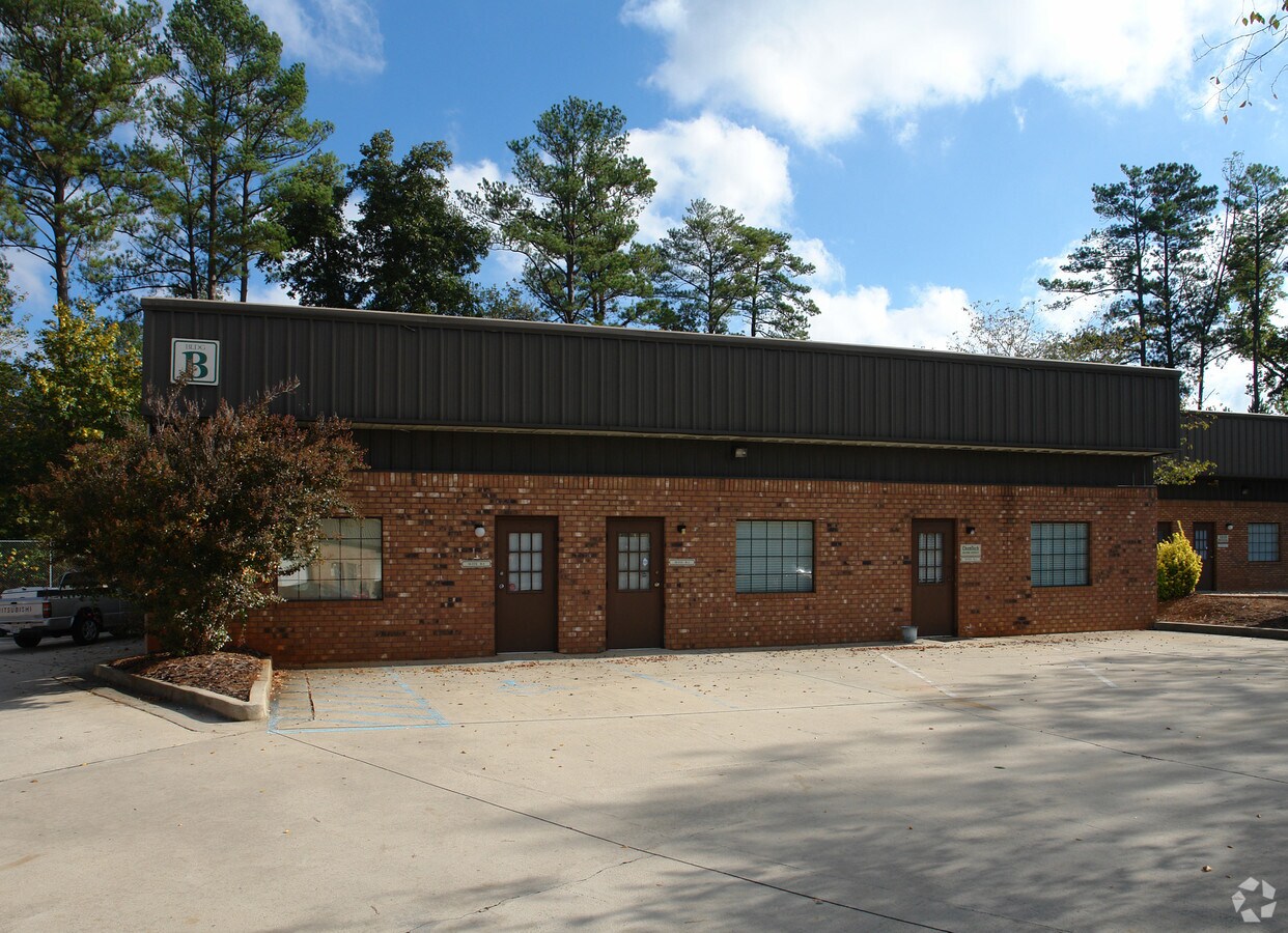 5055 B Old Ellis Pt, Roswell, GA 30076