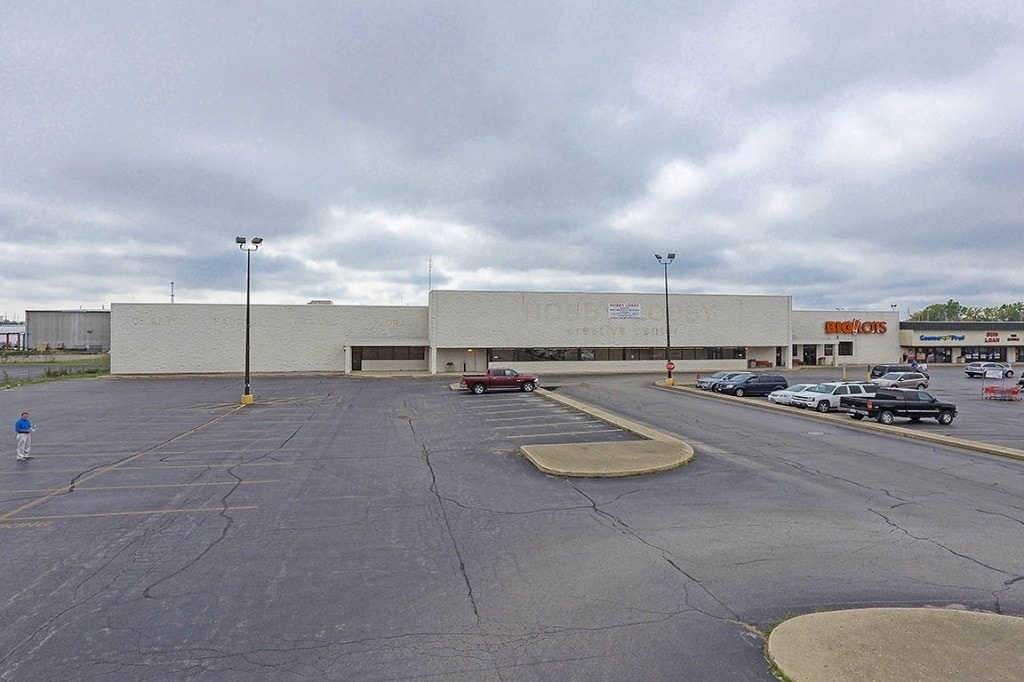 1303-1383 E Pershing Rd, Decatur, IL for sale Primary Photo- Image 1 of 1