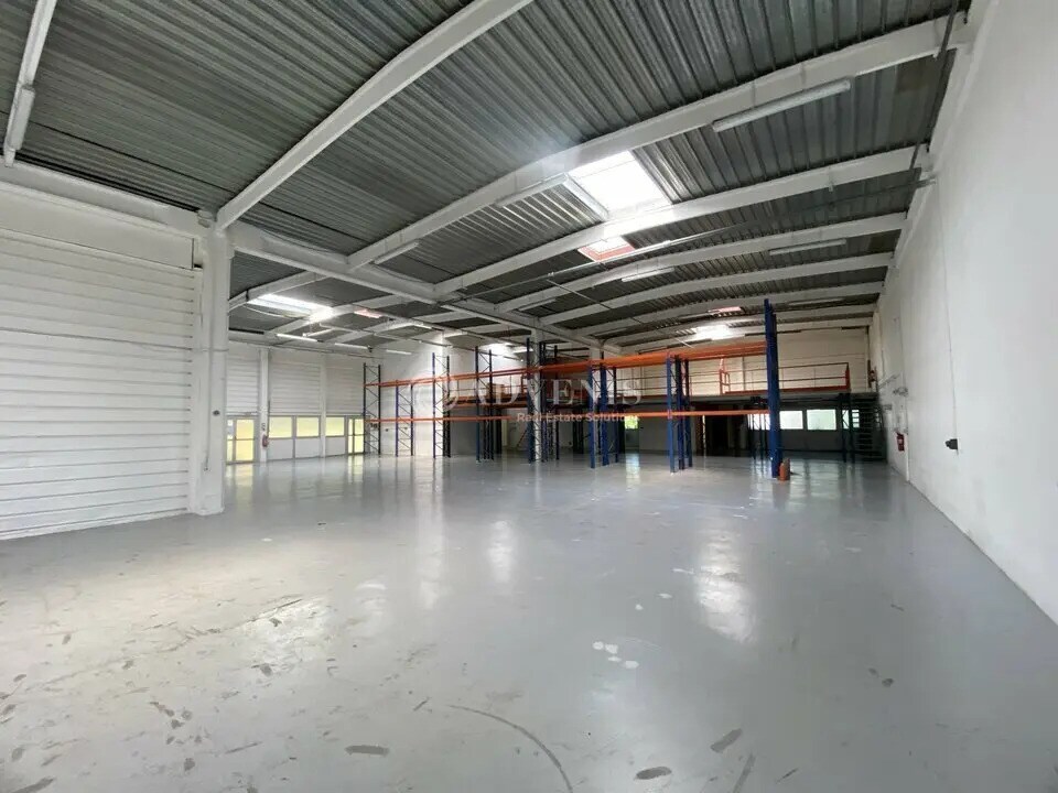 Industrial in Trappes for lease Interior Photo- Image 1 of 9