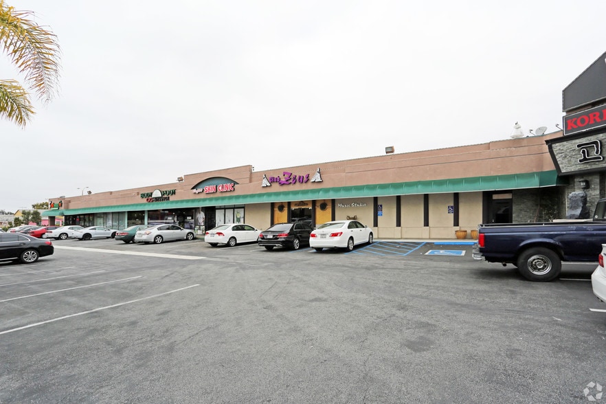 8851 Garden Grove Blvd, Garden Grove, CA for lease - Building Photo - Image 3 of 13