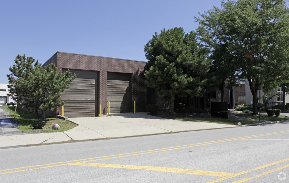 811 Sivert Dr, Wood Dale, IL for lease - Building Photo - Image 3 of 3