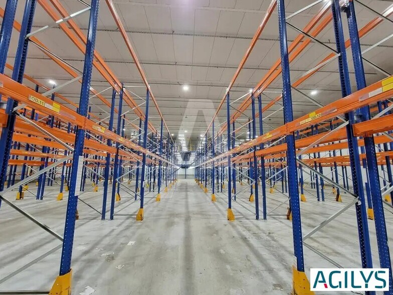 Office in Chilly-Mazarin for lease - Interior Photo - Image 3 of 6