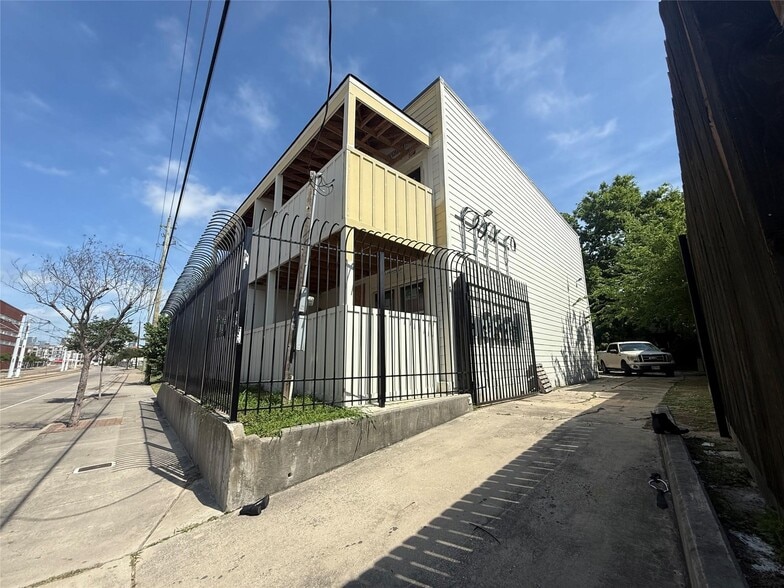 3917 Harrisburg Blvd, Houston, TX for sale - Building Photo - Image 2 of 6