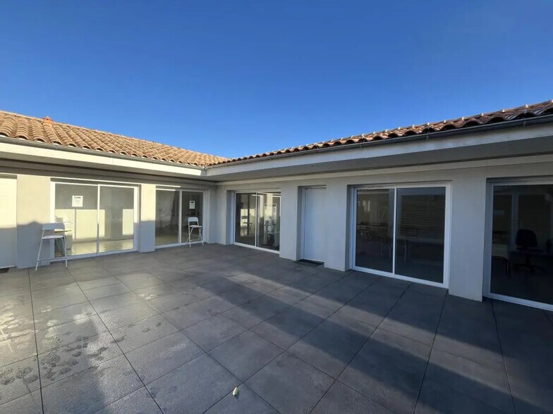 Office in Solliès-Pont for lease - Building Photo - Image 3 of 6