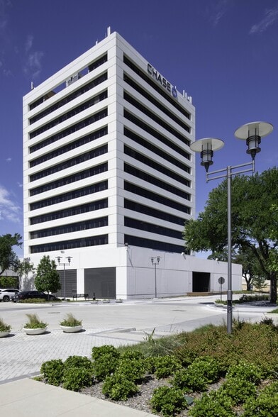 100 N Central Expy, Richardson, TX for lease - Building Photo - Image 2 of 20