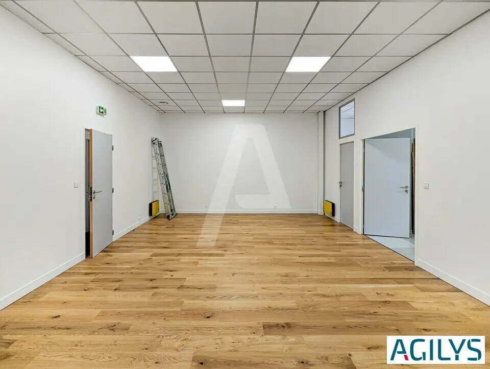 Location Local d'activités 294 m² - Photo 1