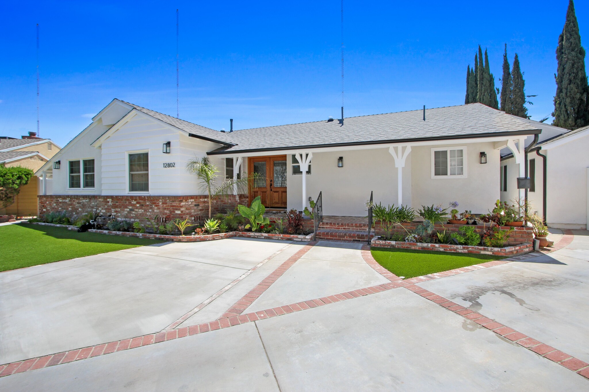 Senior Care Facility, Valley Village, CA for sale Primary Photo- Image 1 of 1