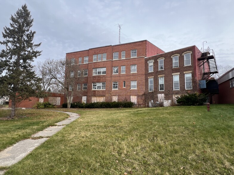120 N Locust St, Adrian, MI for sale - Primary Photo - Image 1 of 4