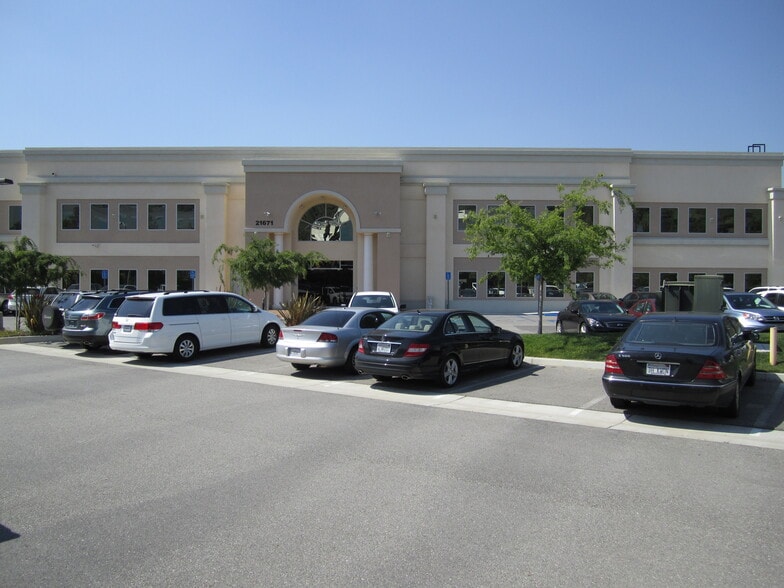21671 Gateway Center Dr, Diamond Bar, CA for lease - Building Photo - Image 3 of 6