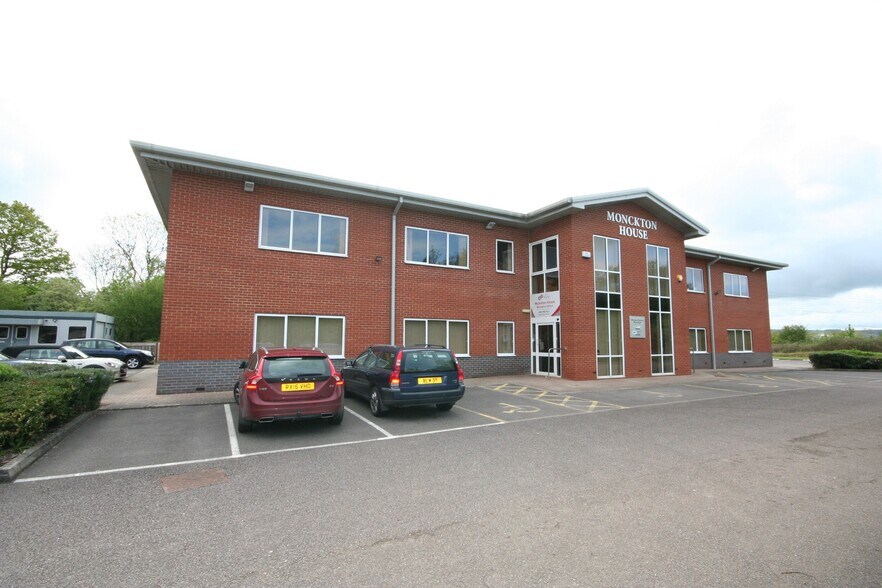 Epsom Sq, Trowbridge for sale - Building Photo - Image 1 of 3