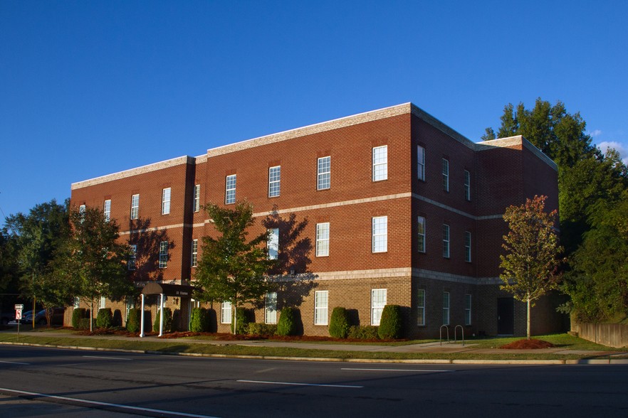 33 S Clayton St, Lawrenceville, GA for lease - Building Photo - Image 1 of 3