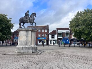 More details for 9 The Square, Petersfield - Retail for Sale