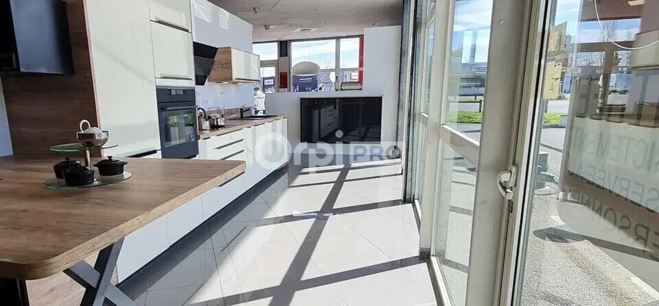 Retail in Lons for lease - Interior Photo - Image 2 of 2