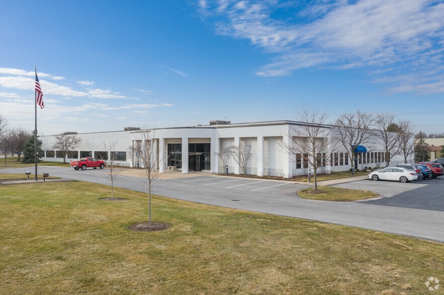 Ohio & Michigan Office Portfolio portfolio of 3 properties for sale on LoopNet.com - Primary Photo - Image 2 of 4