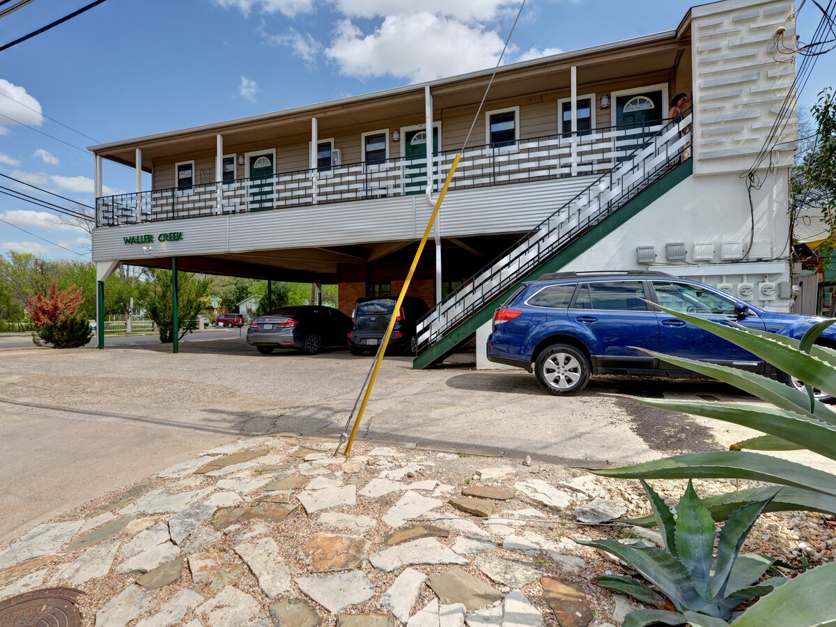 225 W North Loop Blvd, Austin, TX 78751