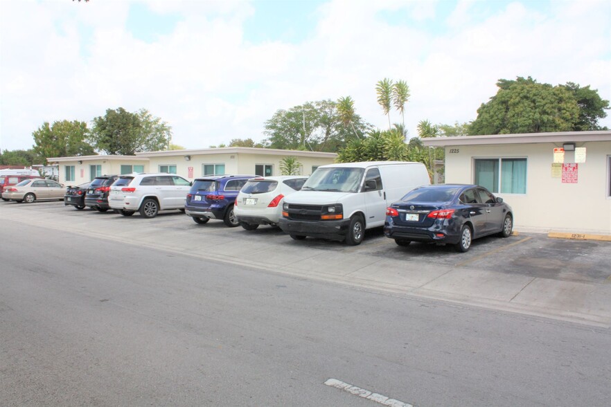 1219 Sharazad Blvd, Opa Locka, FL for sale - Building Photo - Image 3 of 9