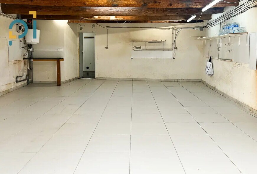 Flex in Saint-Cannat for lease - Building Photo - Image 1 of 4