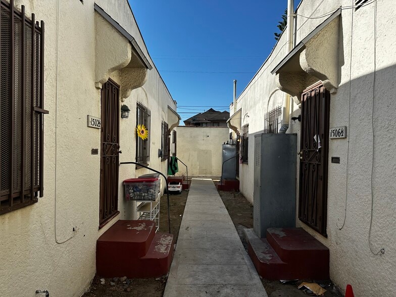 1502 W 62nd St, Los Angeles, CA for sale - Building Photo - Image 3 of 8