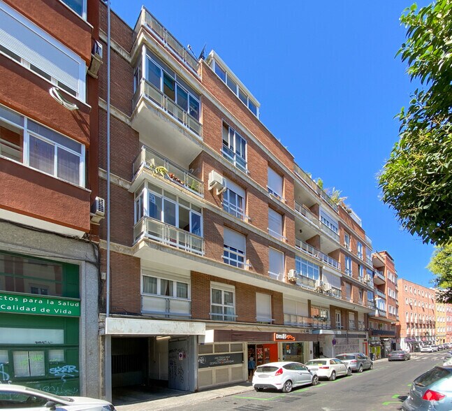 Multifamily in Madrid, Madrid for sale - Primary Photo - Image 1 of 1