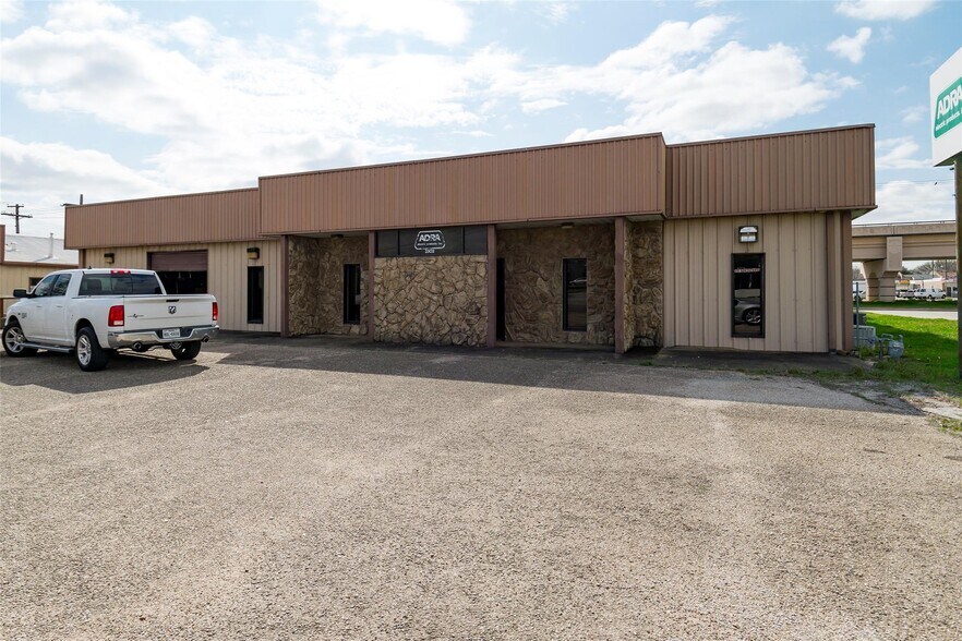 2302 Parkside Ave, Irving, TX for sale - Primary Photo - Image 1 of 1