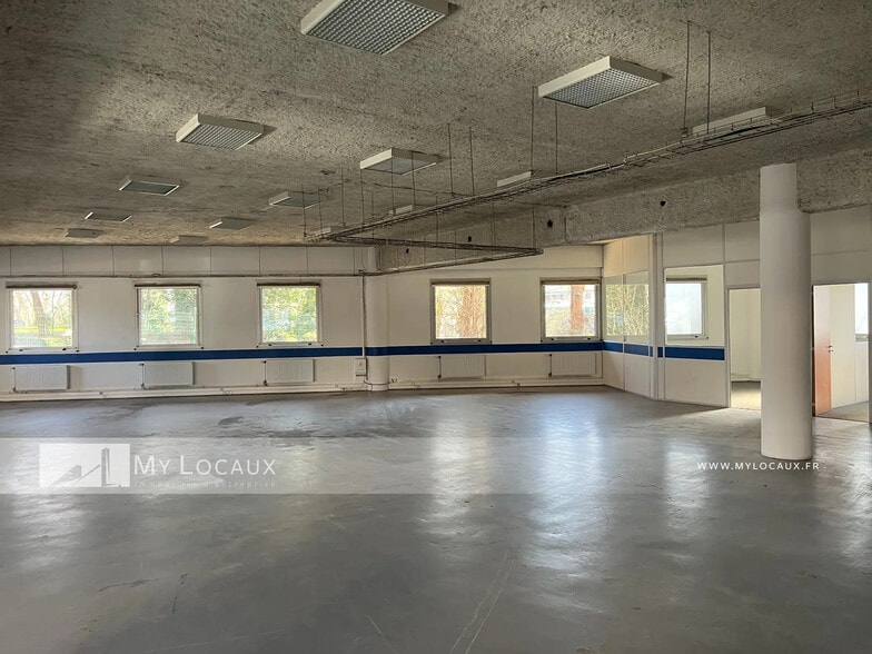 Flex in Nanterre for lease - Interior Photo - Image 3 of 5