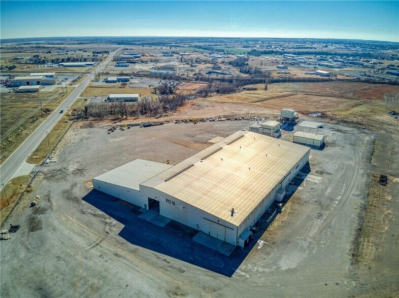 701-801 S Eastern Ave, Elk City, OK for sale - Building Photo - Image 1 of 1