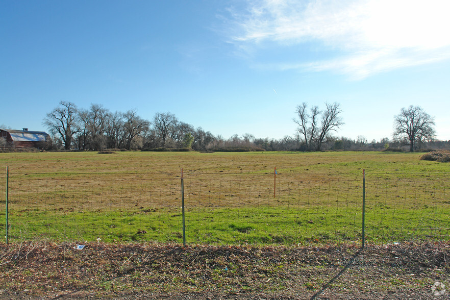 2501 S Bonnyview Rd, Redding, CA for sale - Primary Photo - Image 1 of 1