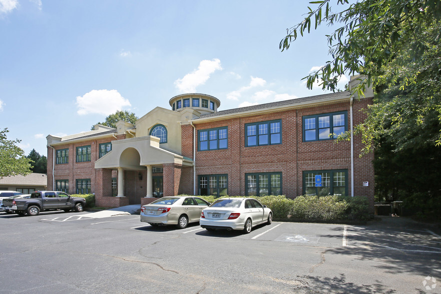 1095 Old Roswell Rd, Roswell, GA for lease - Primary Photo - Image 1 of 8