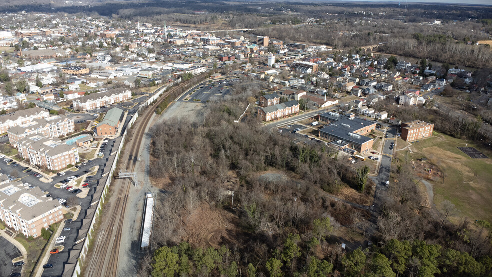 823 Gunnery, Fredericksburg, VA for sale - Building Photo - Image 2 of 5