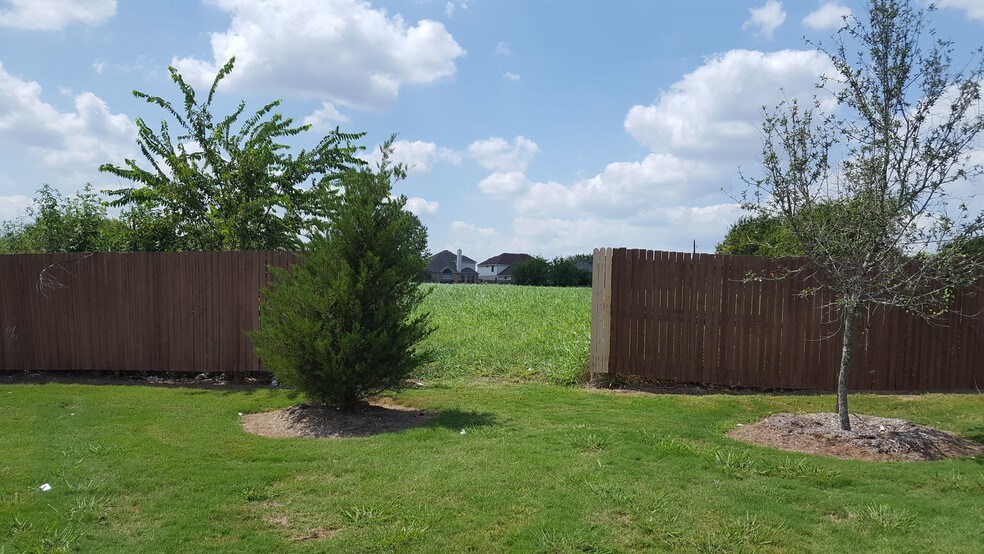 1225 E Debbie Ln, Mansfield, TX 76063