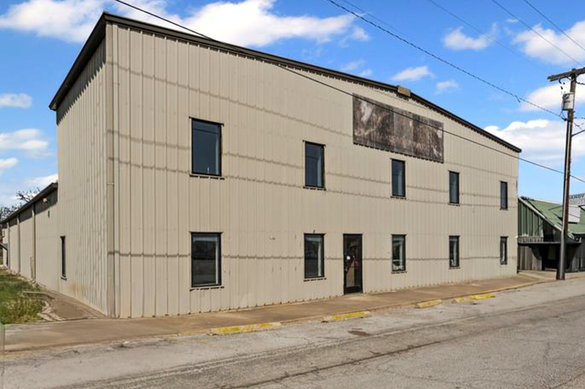 117 W Rock Island Ave, Boyd, TX for lease Interior Photo- Image 1 of 20