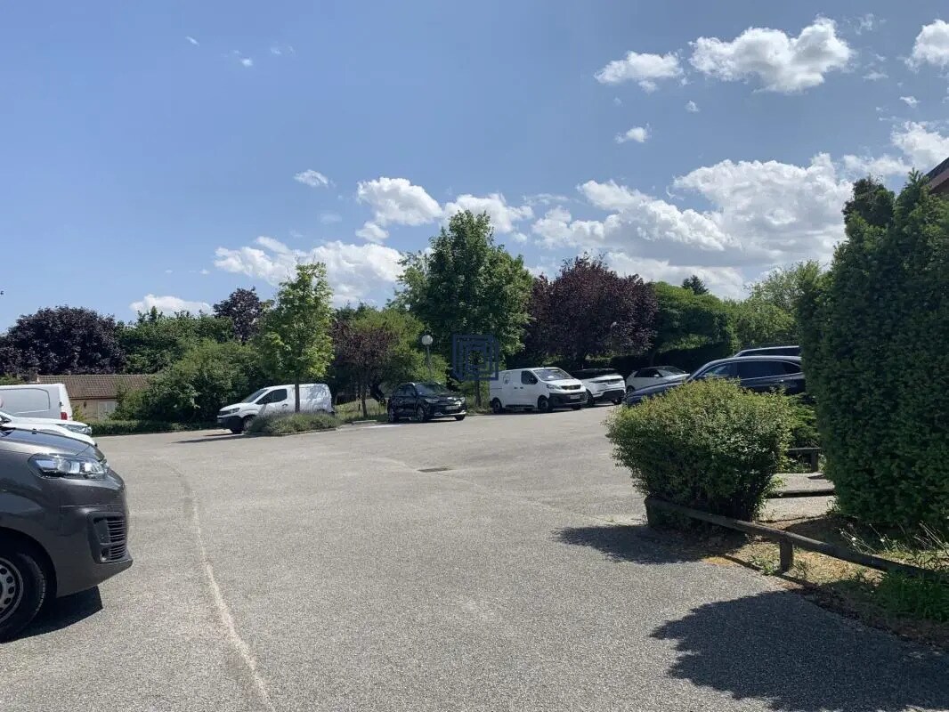 Land in Linas for lease Building Photo- Image 1 of 2