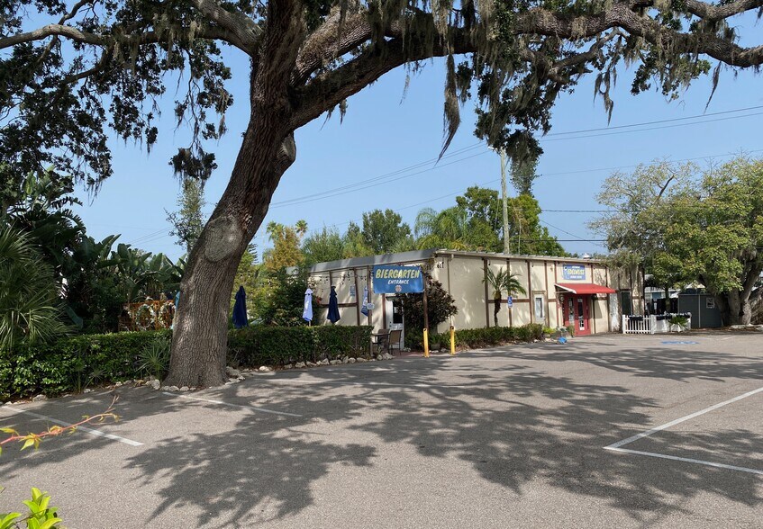 611 Manatee Ave E, Bradenton, FL for sale - Building Photo - Image 1 of 15