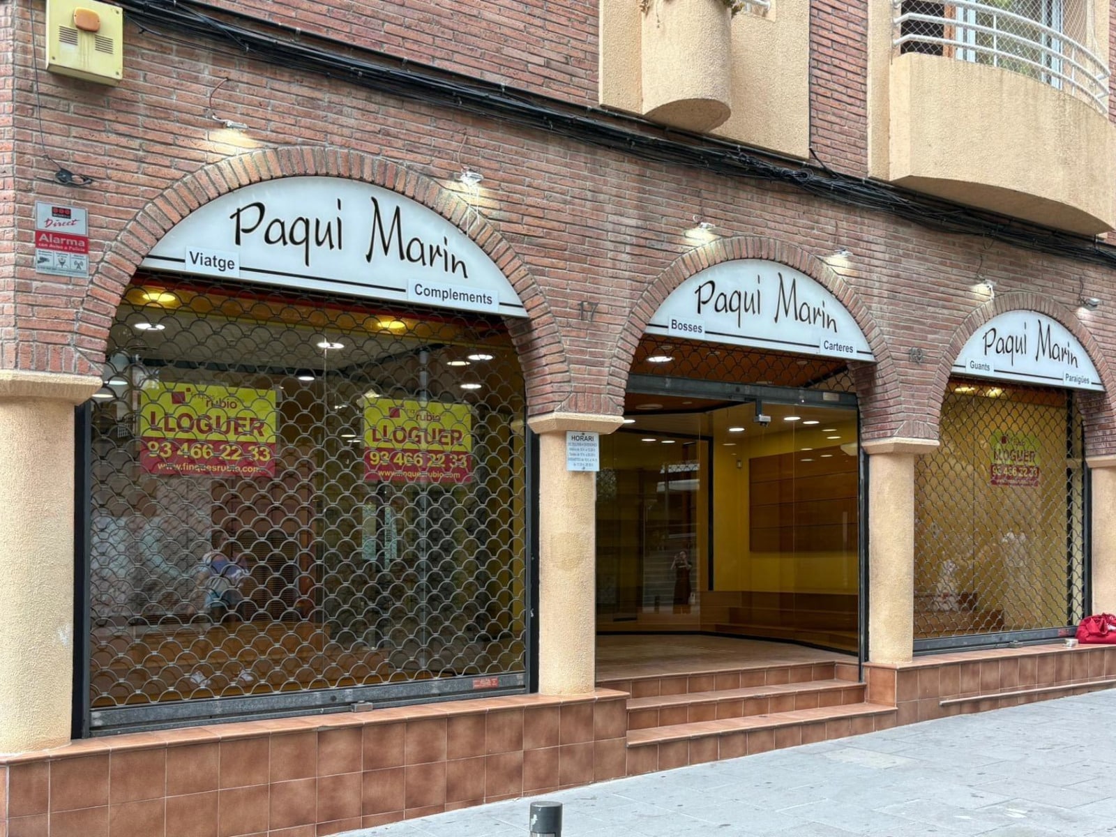 Retail in Santa Coloma de Gramenet, Barcelona for lease Interior Photo- Image 1 of 12