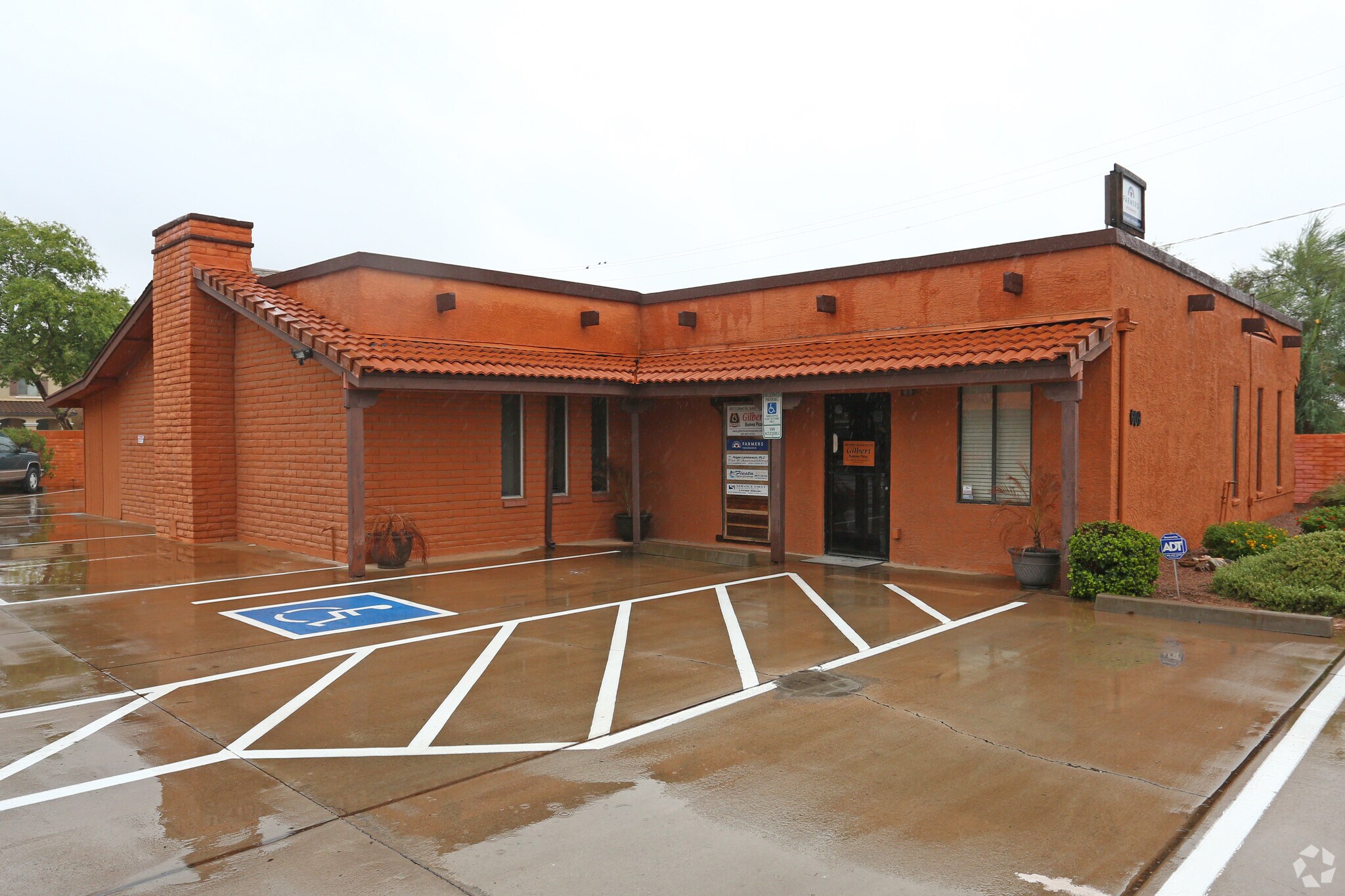 609 S Gilbert Rd, Gilbert, AZ for sale Primary Photo- Image 1 of 1