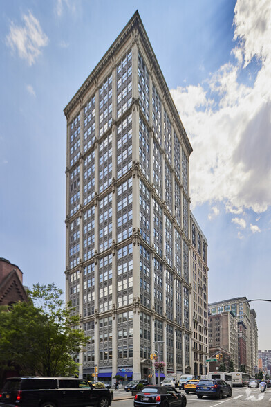 257 Park Ave S, New York, NY for lease - Building Photo - Image 1 of 8