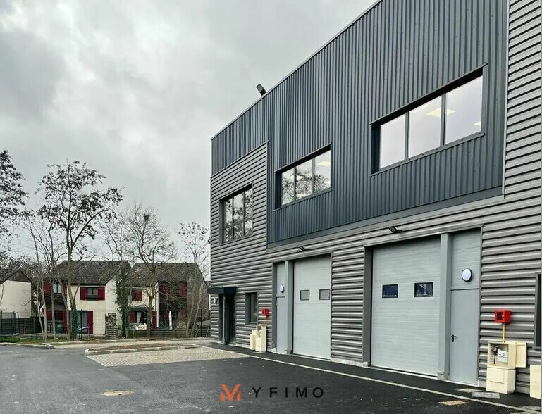 Flex in Aubergenville for lease - Building Photo - Image 3 of 4