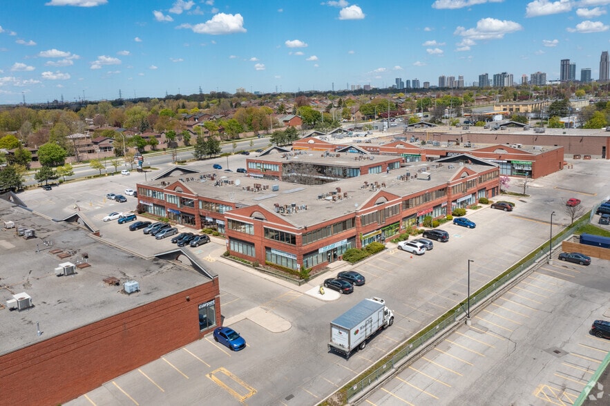 1100 Burnhamthorpe Rd W, Mississauga, ON for lease - Building Photo - Image 2 of 5