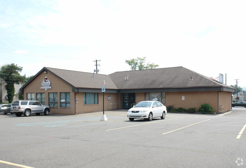 821 Oak St, Scranton, PA for sale - Building Photo - Image 1 of 1