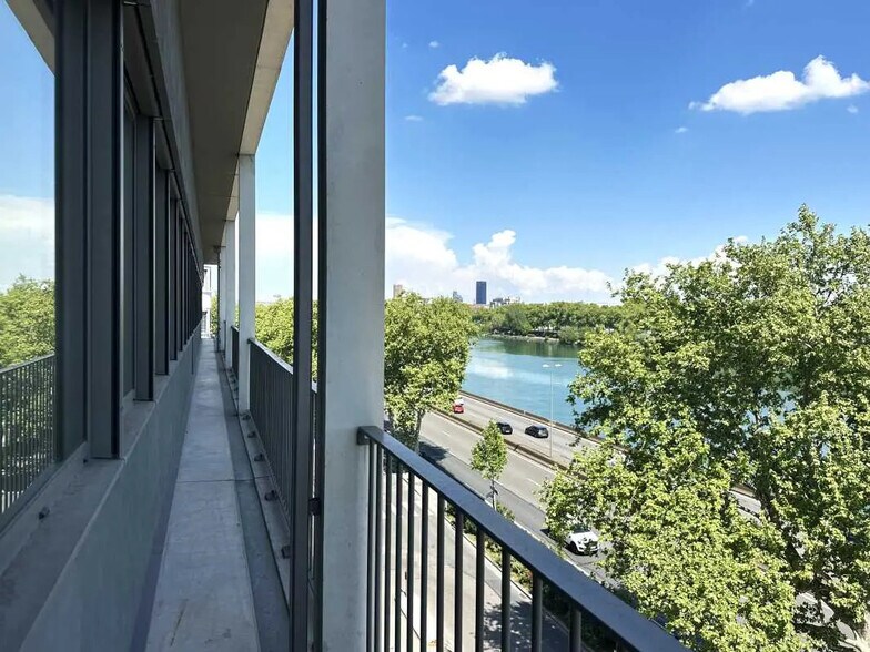 Office in Lyon for sale - Building Photo - Image 1 of 9