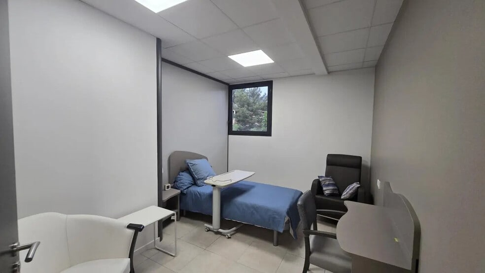 Office in La Seyne-sur-Mer for sale - Building Photo - Image 2 of 5