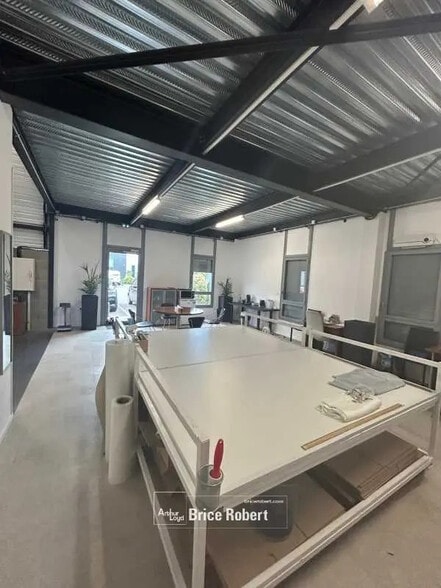 Office in Genas for lease - Building Photo - Image 3 of 6