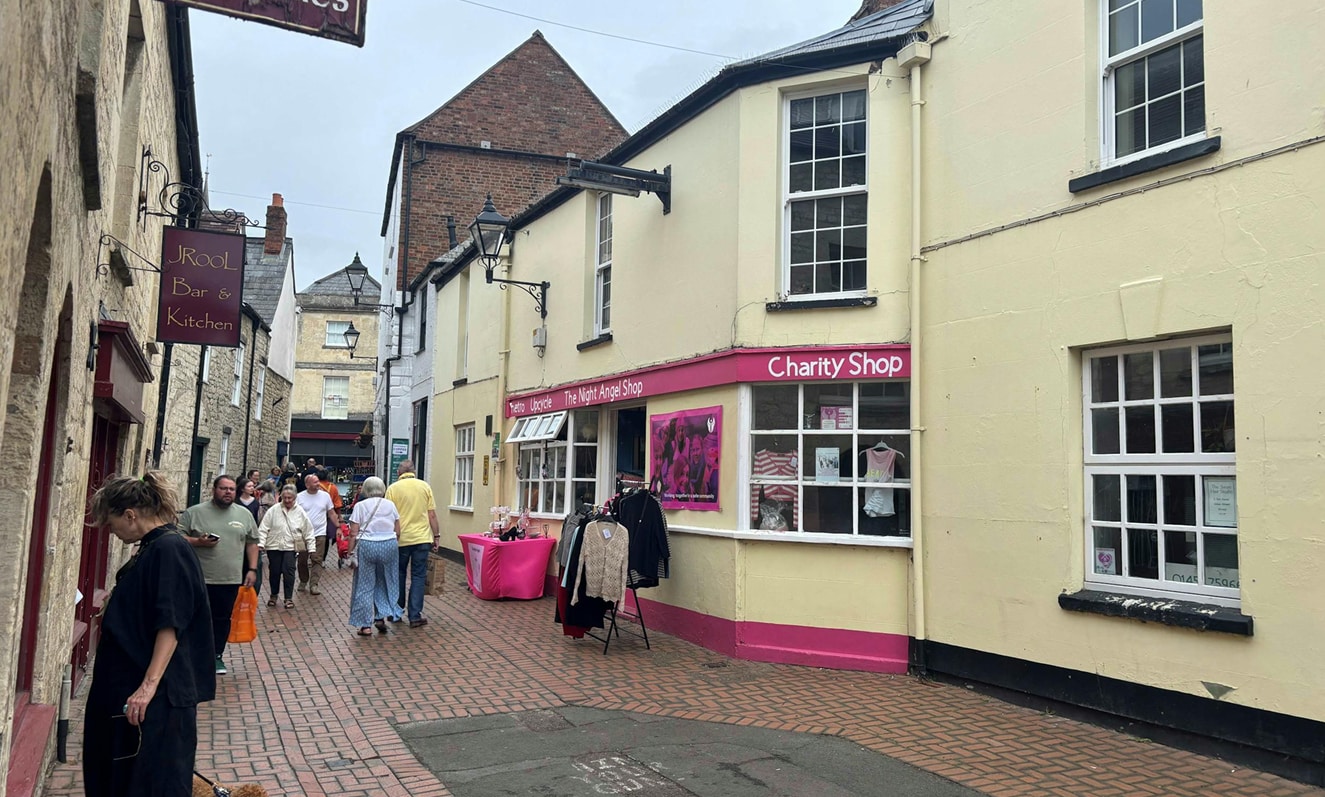 1 Swan Ln, Stroud for lease Primary Photo- Image 1 of 2