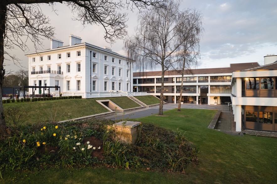 Manor Dr, Exeter for lease - Building Photo - Image 2 of 5