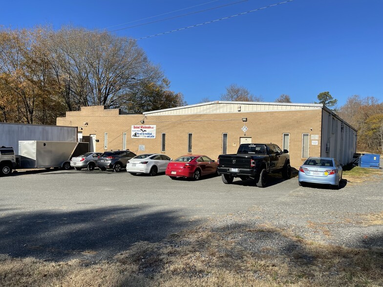 304-306 E Jenkins St, Dallas, NC for sale - Building Photo - Image 1 of 15