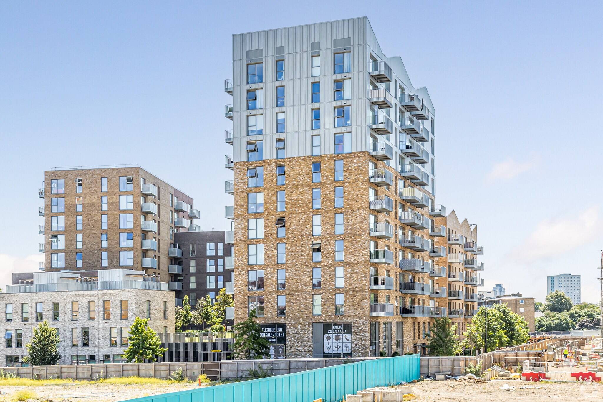27 Waterline Way, London for sale Primary Photo- Image 1 of 4
