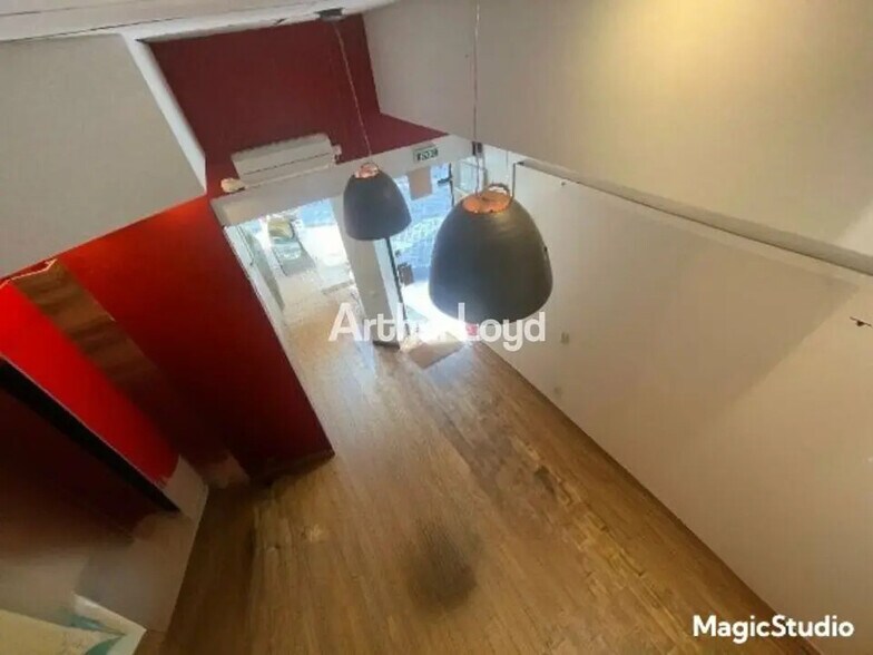 Retail in Reims for lease - Interior Photo - Image 2 of 5